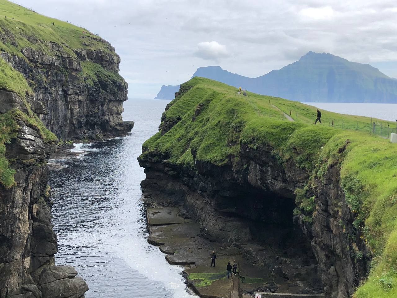 Sightseeing to Gjógv